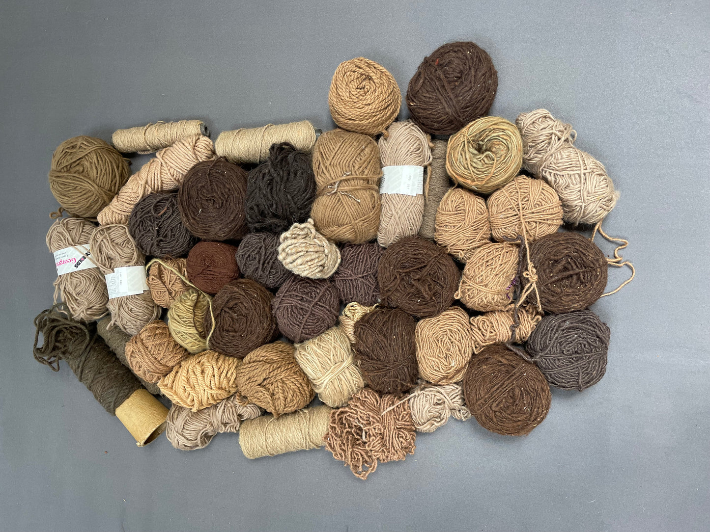 Peruvian beige and brown yarns, lot 5