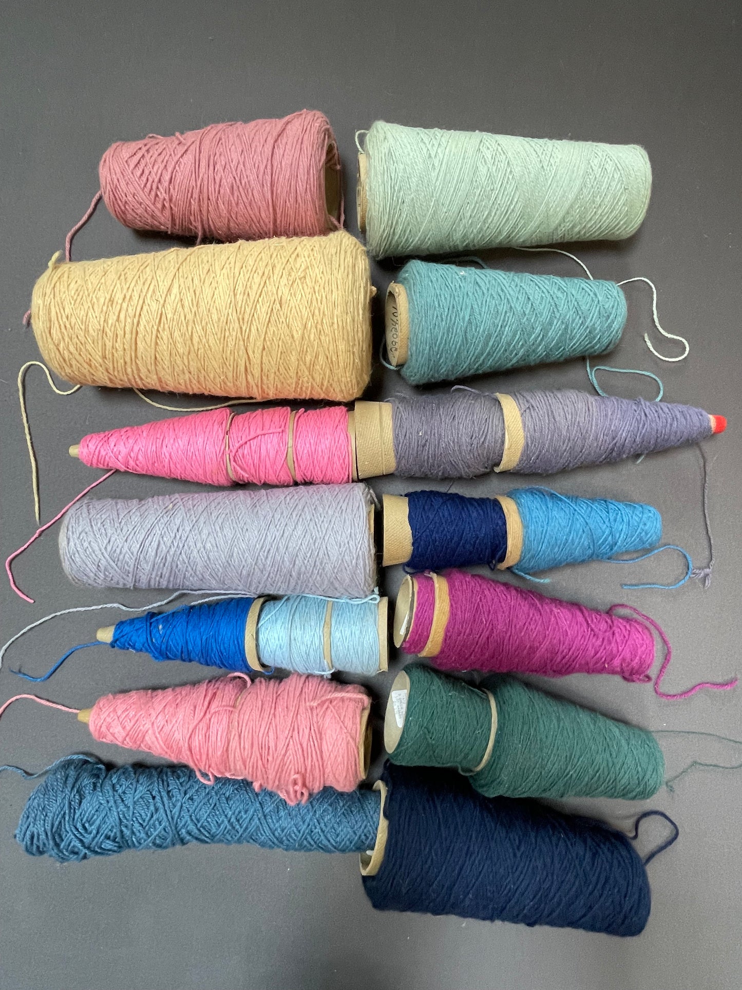 Assorted colored weaving yarns single ply Lot 10