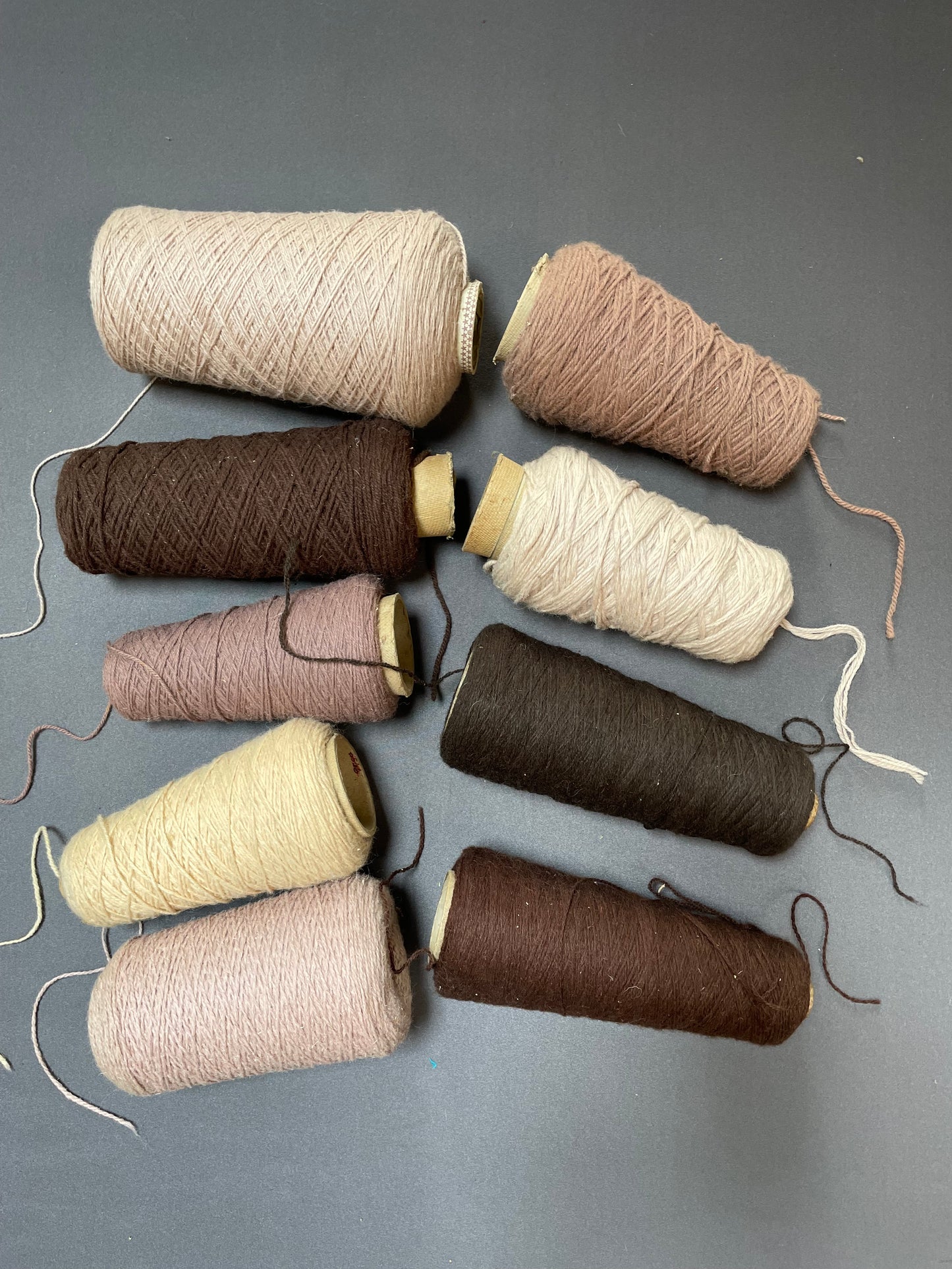 Beige and brown 2-ply weaving yarns Lot 8