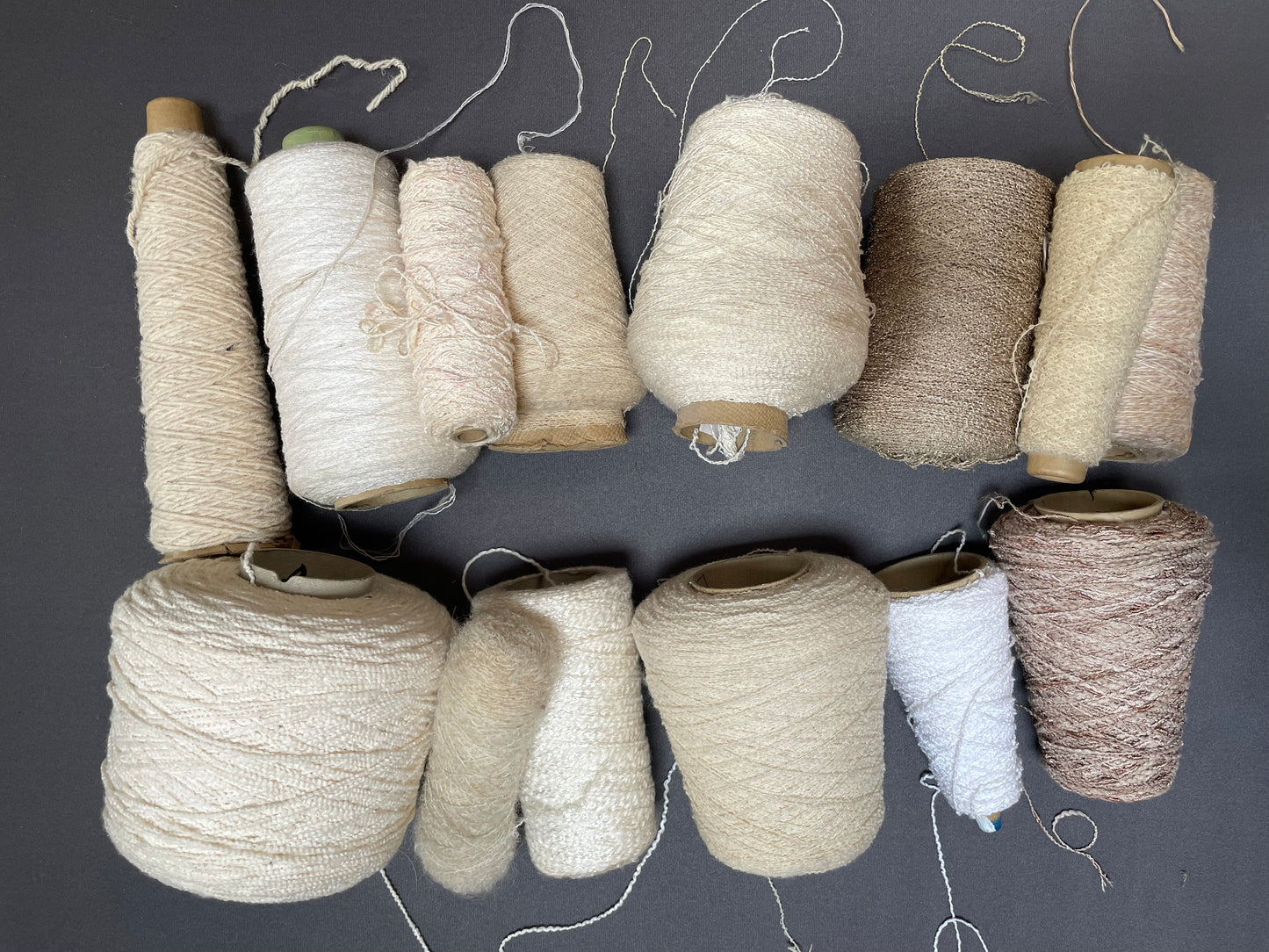White and beige single ply novelty yarns Lot 9